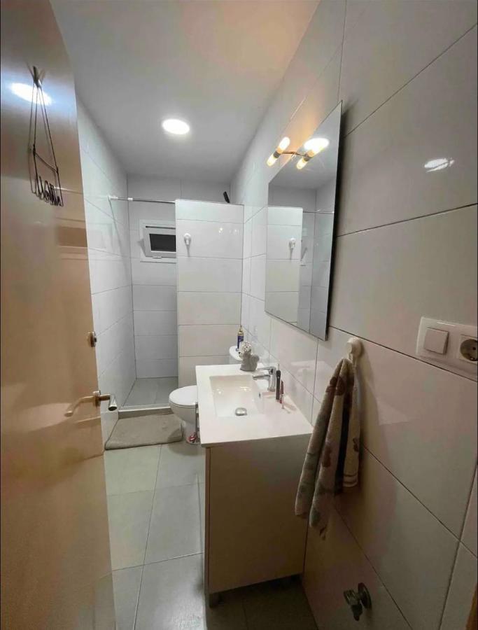 Cozy Room Next To El Prat Airport إل برات ذي يوبريغات المظهر الخارجي الصورة