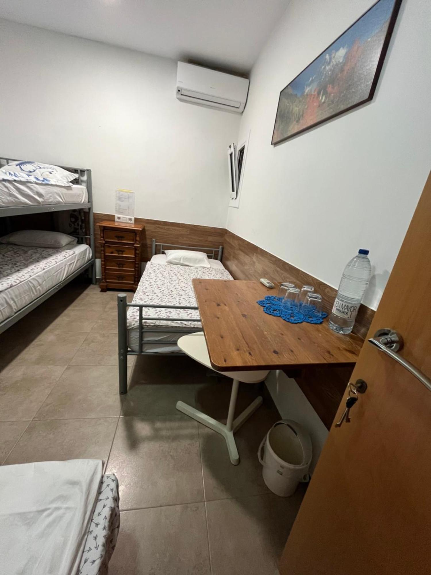 Cozy Room Next To El Prat Airport إل برات ذي يوبريغات المظهر الخارجي الصورة