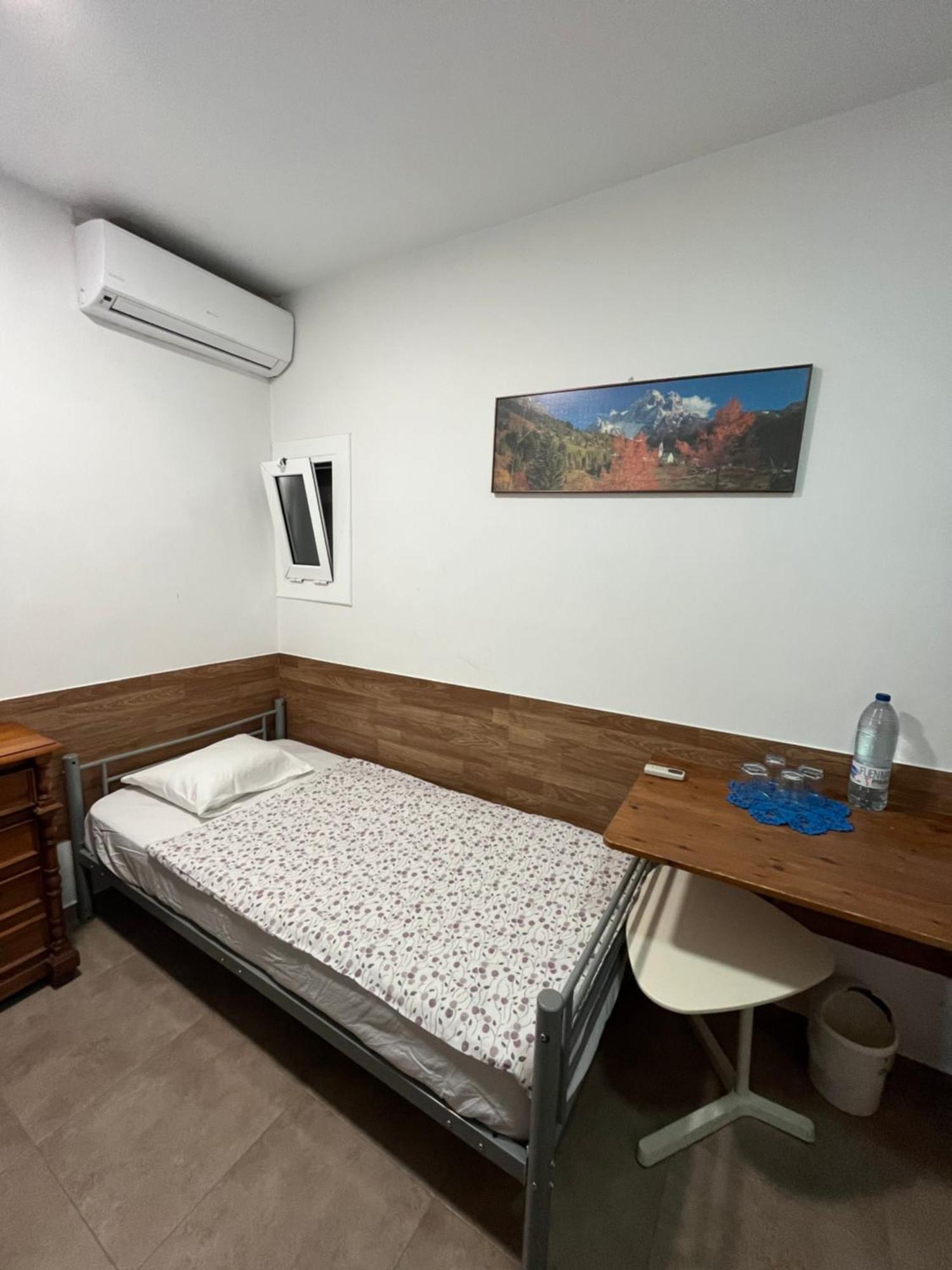 Cozy Room Next To El Prat Airport إل برات ذي يوبريغات المظهر الخارجي الصورة